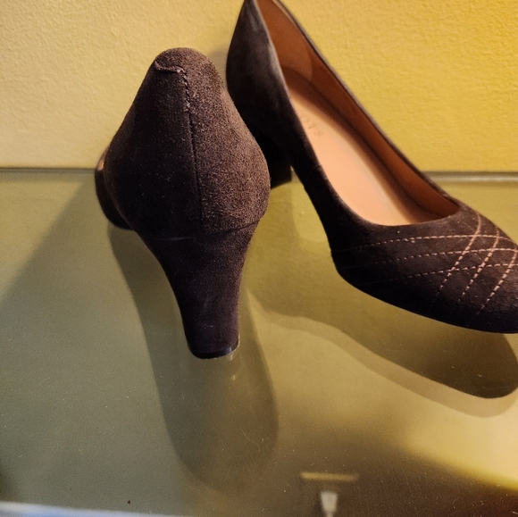 EUC Talbots Brown Suede Heels - Picture 5 of 8